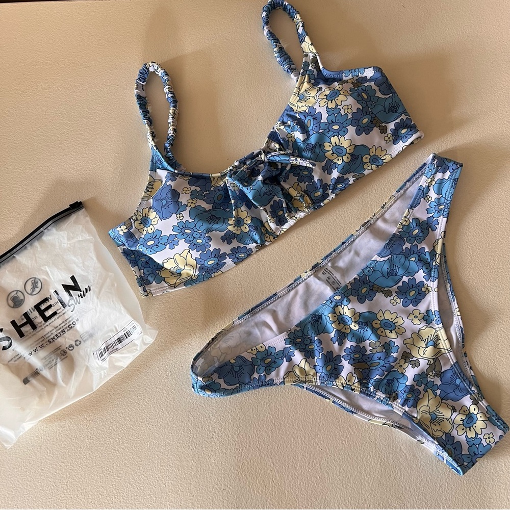 bikini - Picture 2 of 7